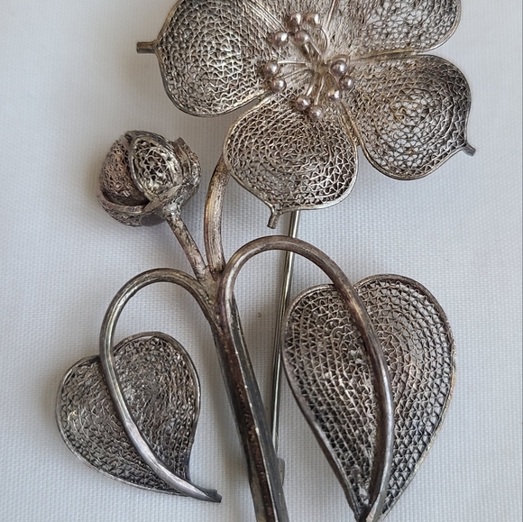 SALE!! Mid Century Mesh Flower Brooch - Picture 3 of 4